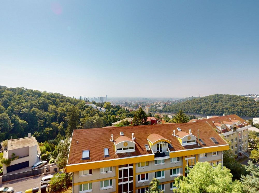 Na predaj priestranný 3-izbový byt s nádherným výhľadom BA-Nové Mesto, Vinohrady