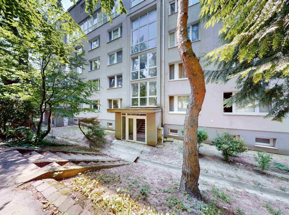 3 izbový byt s lodžiou po čiastočnej rekonštrukcii časť Kramáre - Višňová ul.
