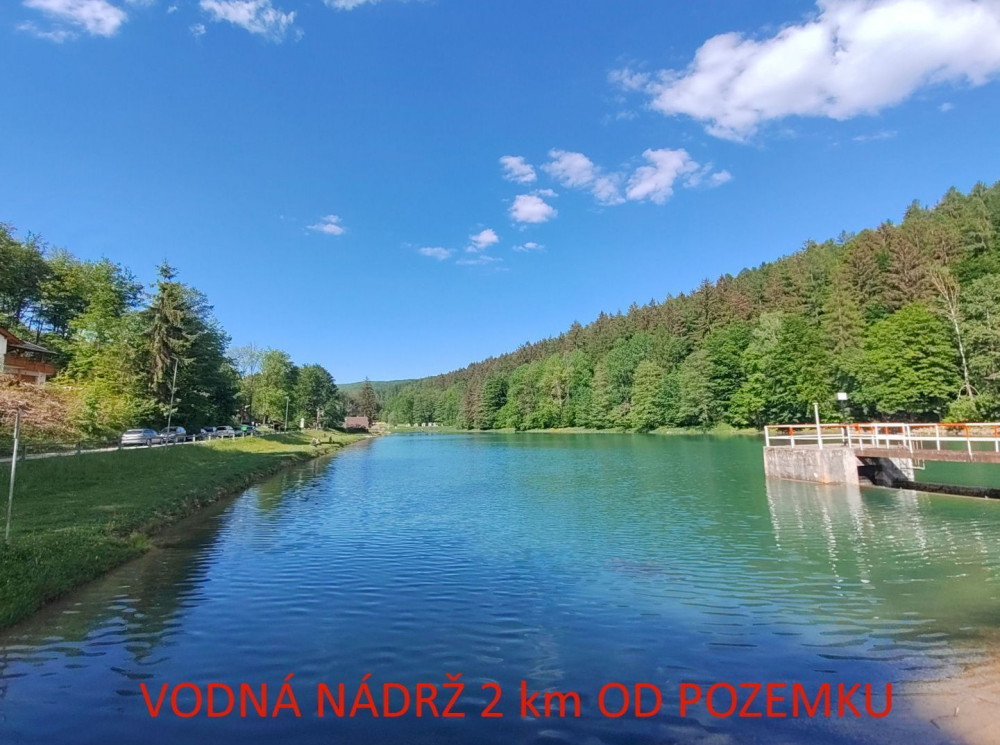 !TOP cena! 30x40m pozemok s vydaným stavebným povolením ideálneho tvaru na Starej Myjave